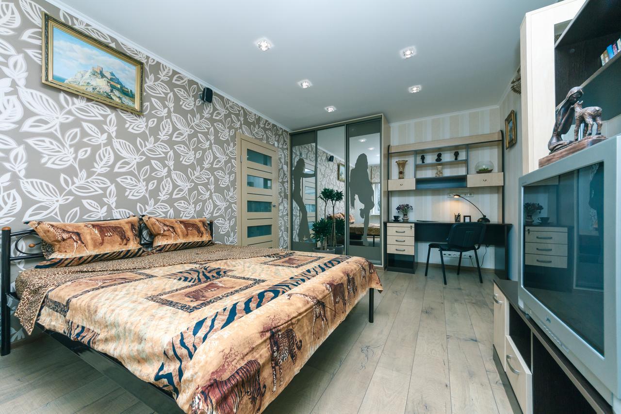 Apartment On Sevastopolska Square Kiev Exterior photo